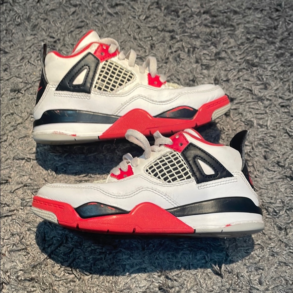 Jordan 4 fire red
